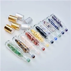 Prozirna staklena rolo boca s dragim kamenjem